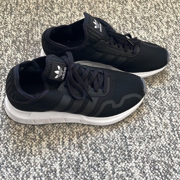 Women’s Adidas black and white sneakers-Size 7.5 - Picture 2 of 4